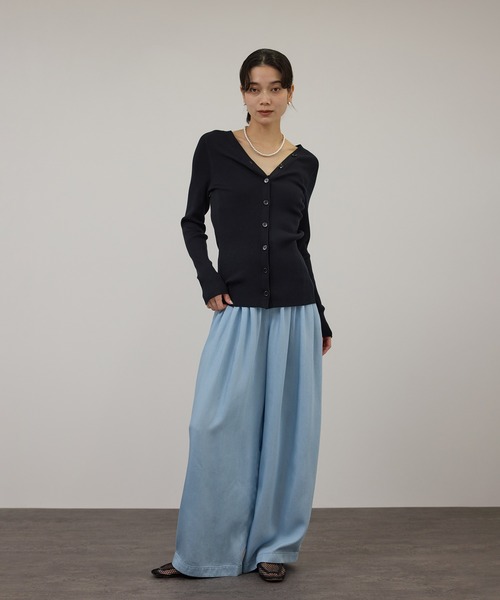 SALON adam et rope'(サロン アダム エ ロペ)の「デニムライクタックフォルムワイドパンツ / セットアップ対応(スラックス・レディース・ブルー系その他4/サックスブルー・M/S)」の21枚目の写真