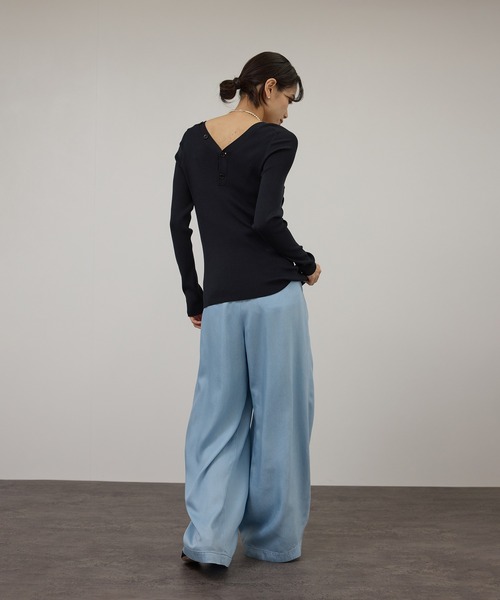 SALON adam et rope'(サロン アダム エ ロペ)の「デニムライクタックフォルムワイドパンツ / セットアップ対応(スラックス・レディース・ブルー系その他4/サックスブルー・M/S)」の22枚目の写真