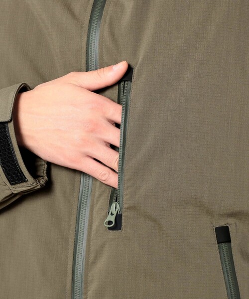 NANGA（ナンガ）の「【NANGA 別注】 日本製 ヒノックリップストップ シェルブルゾン（マウンテンパーカー・メンズ・ネイビー/カーキ/ブラック/ベージュ・M/L/XL/S）」の9枚目の写真