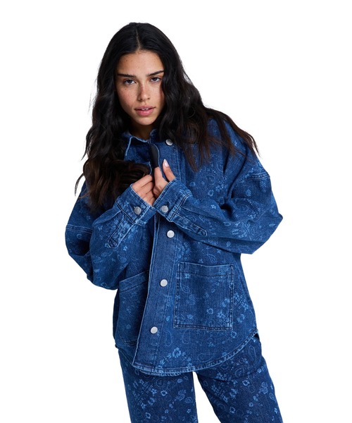 ROXY(ロキシー)の「ROXY ウィメンズ KICK BACK WASHED DENIM 長袖シャツ 【2026年春夏モデル】/ロキシー花柄デニムシャツ(シャツ/ブラウス・レディース・ネイビー・SMALL/MEDIUM)」の14枚目の写真
