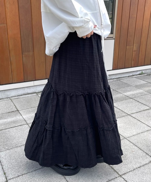 CRB(シーアールビー)の「チェックティアードロングスカート(スカート・レディース・ブラック/ブルー・F)」の2枚目の写真