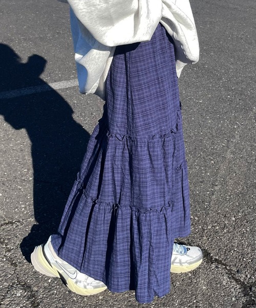 CRB(シーアールビー)の「チェックティアードロングスカート(スカート・レディース・ブラック/ブルー・F)」の5枚目の写真