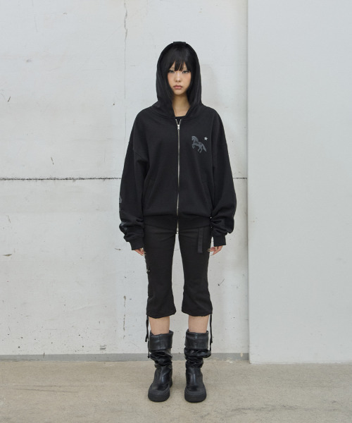 41PRAY（サイルプレイ）の「Midnight Horse Zip-up Hoodie /  Black（パーカー・レディース・ブラック・OS）」の3枚目の写真