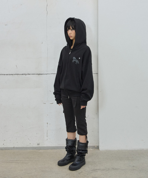 41PRAY（サイルプレイ）の「Midnight Horse Zip-up Hoodie /  Black（パーカー・レディース・ブラック・OS）」の4枚目の写真
