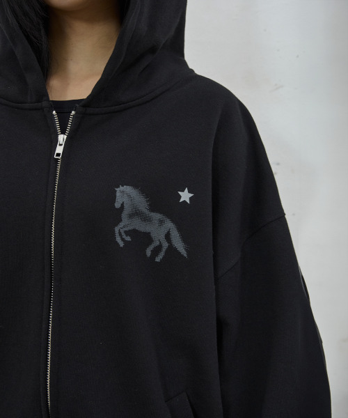41PRAY（サイルプレイ）の「Midnight Horse Zip-up Hoodie /  Black（パーカー・レディース・ブラック・OS）」の7枚目の写真