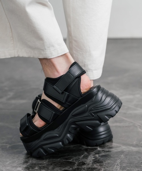 Rocky Monroe(ロッキーモンロー)の「9cmボリュームハイソール PUレザー厚底ストラップサンダル(サンダル・メンズ・ブラック・1)」の3枚目の写真