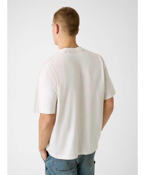 GUESS JEANS(ゲスジーンズ)の「GUESS JEANS OS Printed Tee Tシャツ(Tシャツ/カットソー・メンズ・ホワイト/ブラック・MEDIUM/X-LARGE/XX-LARGE/SMALL/LARGE)」の3枚目の写真