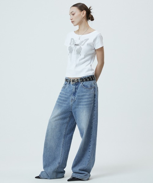 MAHAGRID（マハグリッド）の「『mahagrid/マハグリッド』BUTTERFLY GOTH WIDE NECK CROP TEE/バタフライ ゴワイドネック クロップ Tシャツ（Tシャツ/カットソー・レディース・ホワイト/チャコールグレー・FREE）」の3枚目の写真