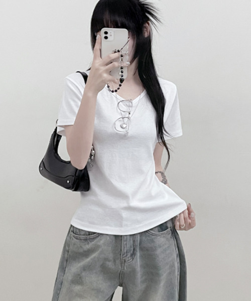 VIVID LADY(ビビッドレディー)の「Uネック 半袖Tシャツ(Tシャツ/カットソー・レディース・ネイビー/ベージュ/カーキ/ブラック/アイボリー/グレー・FREE)」の2枚目の写真