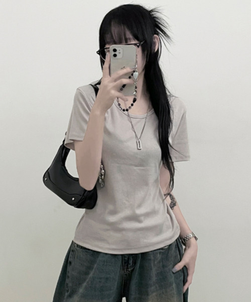 VIVID LADY(ビビッドレディー)の「Uネック 半袖Tシャツ(Tシャツ/カットソー・レディース・ネイビー/ベージュ/カーキ/ブラック/アイボリー/グレー・FREE)」の17枚目の写真