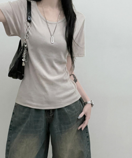 VIVID LADY(ビビッドレディー)の「Uネック 半袖Tシャツ(Tシャツ/カットソー・レディース・ネイビー/ベージュ/カーキ/ブラック/アイボリー/グレー・FREE)」の16枚目の写真