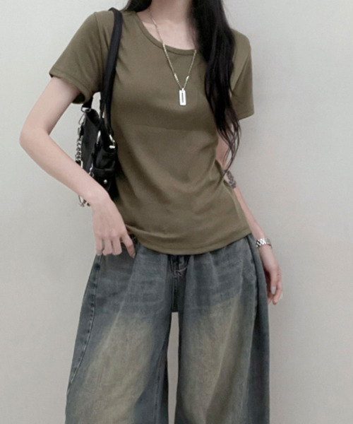 VIVID LADY(ビビッドレディー)の「Uネック 半袖Tシャツ(Tシャツ/カットソー・レディース・ネイビー/ベージュ/カーキ/ブラック/アイボリー/グレー・FREE)」の20枚目の写真