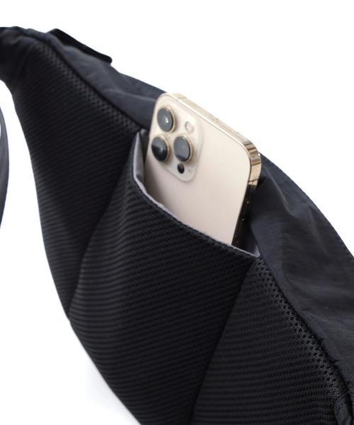 go slow caravan（ゴースローキャラバン）の「CHROME/クローム　BOT FLAP SLING 5L（ボディバッグ/ウエストポーチ・メンズ・ブラック・FREE）」の6枚目の写真