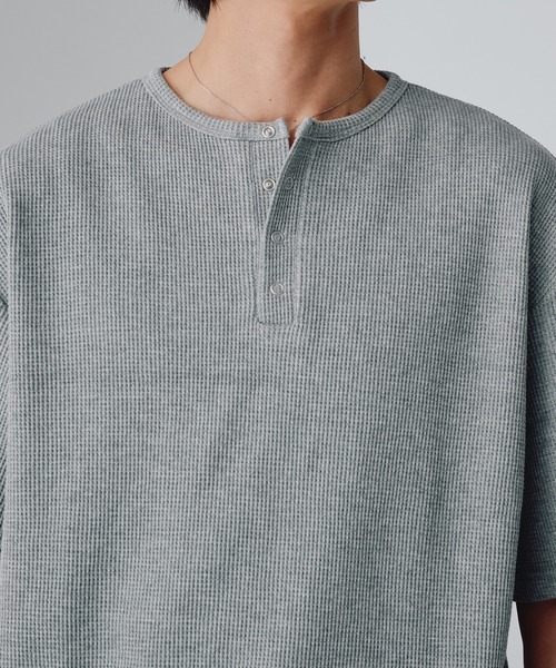 Adoon plain(アドーンプレーン)の「Snap Button Thermal Henry Neck T / スナップボタンサーマルヘンリーネックT(Tシャツ/カットソー・メンズ・ブラック/ライトグレー/レッド・LARGE/MEDIUM)」の9枚目の写真