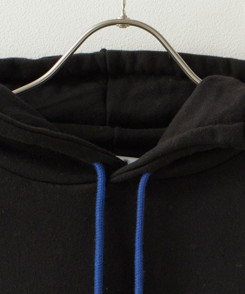 Chick(チック)の「Cotton Pile College Logo Cropped Hoodie / コットン パイル地 カレッジロゴ クロップドフーディ スウェット トレーナー 秋 秋服 2026年秋冬(パーカー・レディース・ホワイト/ブラック/パープル・FREE)」の8枚目の写真
