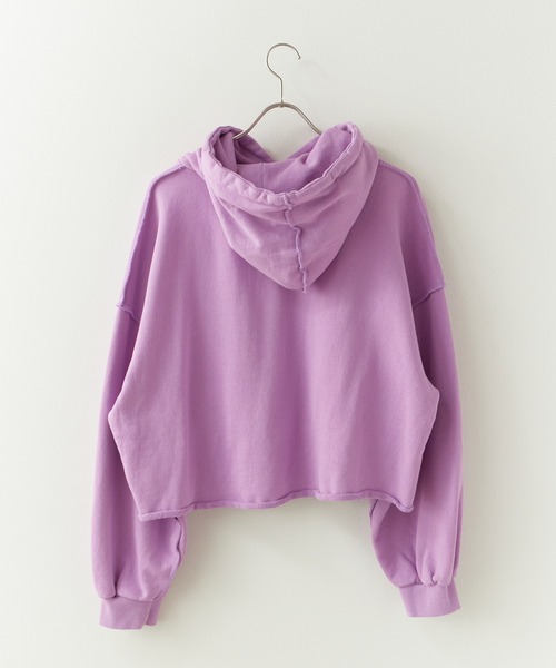 Chick(チック)の「Cotton Pile College Logo Cropped Hoodie / コットン パイル地 カレッジロゴ クロップドフーディ スウェット トレーナー 秋 秋服 2026年秋冬(パーカー・レディース・ホワイト/ブラック/パープル・FREE)」の7枚目の写真