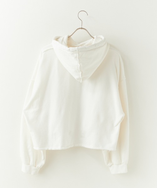 Chick(チック)の「Cotton Pile College Logo Cropped Hoodie / コットン パイル地 カレッジロゴ クロップドフーディ スウェット トレーナー 秋 秋服 2026年秋冬(パーカー・レディース・ホワイト/ブラック/パープル・FREE)」の5枚目の写真