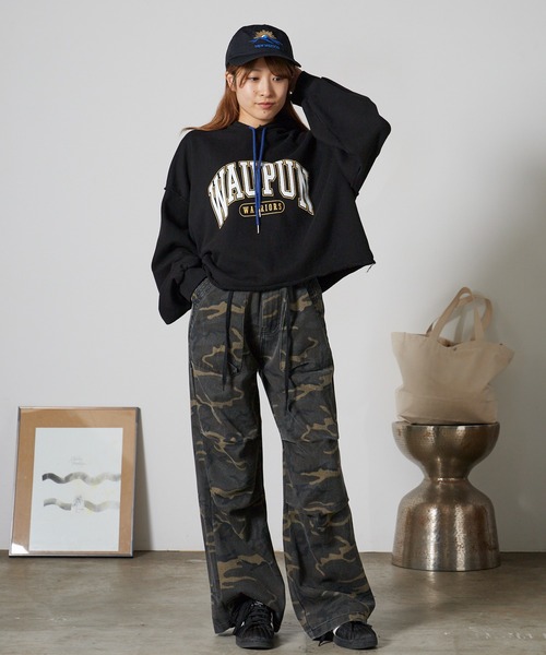 Chick(チック)の「Cotton Pile College Logo Cropped Hoodie / コットン パイル地 カレッジロゴ クロップドフーディ スウェット トレーナー 秋 秋服 2026年秋冬(パーカー・レディース・ホワイト/ブラック/パープル・FREE)」の20枚目の写真
