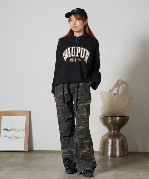 Chick(チック)の「Cotton Pile College Logo Cropped Hoodie / コットン パイル地 カレッジロゴ クロップドフーディ スウェット トレーナー 秋 秋服 2026年秋冬(パーカー・レディース・ホワイト/ブラック/パープル・FREE)」の19枚目の写真