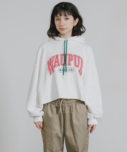 Chick(チック)の「Cotton Pile College Logo Cropped Hoodie / コットン パイル地 カレッジロゴ クロップドフーディ スウェット トレーナー 秋 秋服 2026年秋冬(パーカー・レディース・ホワイト/ブラック/パープル・FREE)」の17枚目の写真