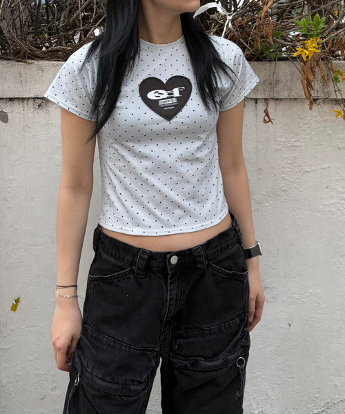 ESCAPEFROM(エスケープフロム)の「ハート ESCF ロゴ コラージュ アプリケ ドット スリムフィット 半袖Tシャツ ライトブルー(Tシャツ/カットソー・レディース・その他・MEDIUM)」の1枚目の写真