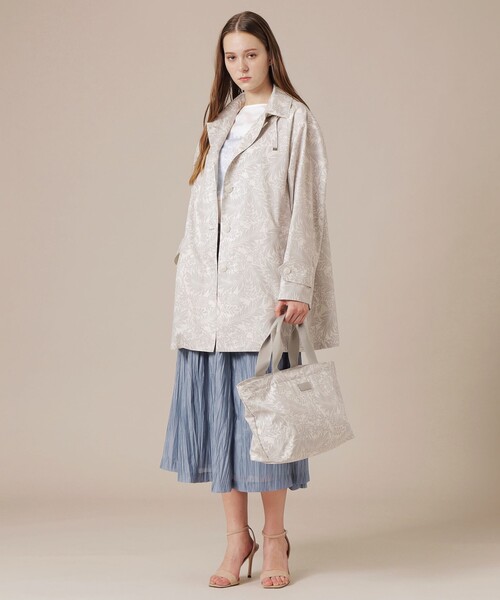 MACKINTOSH LONDON(マッキントッシュ ロンドン)の「【eclat5月号掲載】レインタフタプリントコート(その他アウター・レディース・ベージュ/ライトブルー・38)」の4枚目の写真