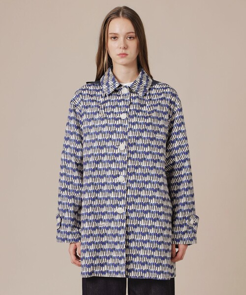 MACKINTOSH LONDON(マッキントッシュ ロンドン)の「【eclat5月号掲載】レインタフタプリントコート(その他アウター・レディース・ベージュ/ライトブルー・38)」の5枚目の写真