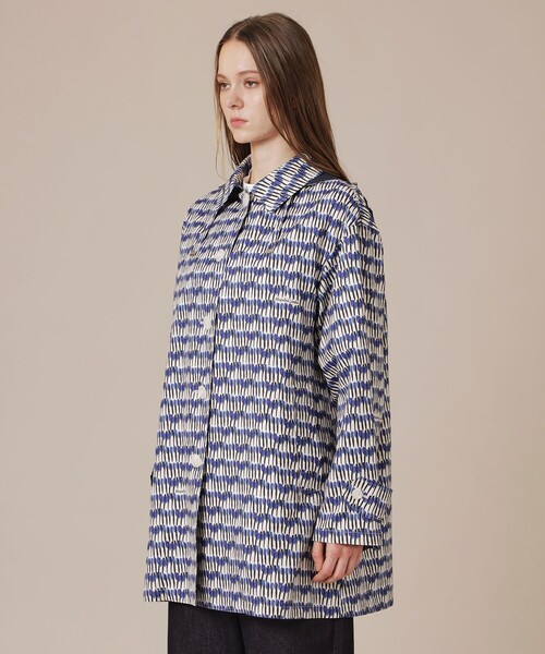MACKINTOSH LONDON(マッキントッシュ ロンドン)の「【eclat5月号掲載】レインタフタプリントコート(その他アウター・レディース・ベージュ/ライトブルー・38)」の6枚目の写真