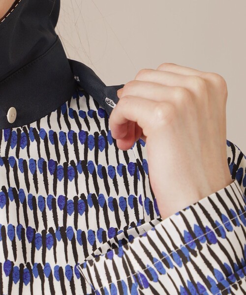 MACKINTOSH LONDON(マッキントッシュ ロンドン)の「【eclat5月号掲載】レインタフタプリントコート(その他アウター・レディース・ベージュ/ライトブルー・38)」の9枚目の写真