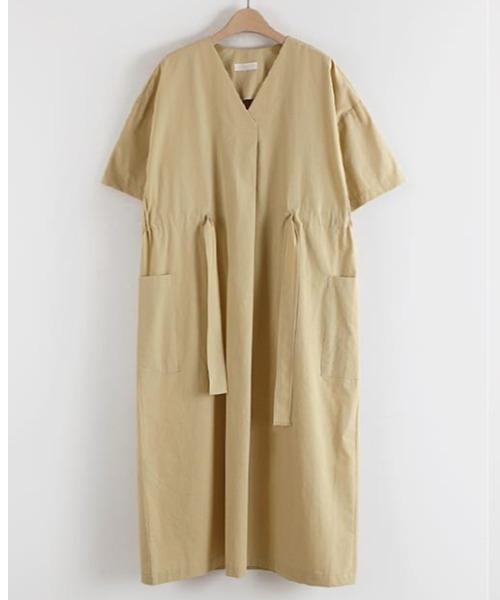 AMAJI(アマジ)の「【大人上品】Vネック ドロスト ロングワンピース / 半袖 / ウエストマーク / 痩せ見え / 美シルエット / 2026 SS / 春夏服(ワンピース・レディース・ネイビー/イエロー/ピンク・FREE)」の3枚目の写真