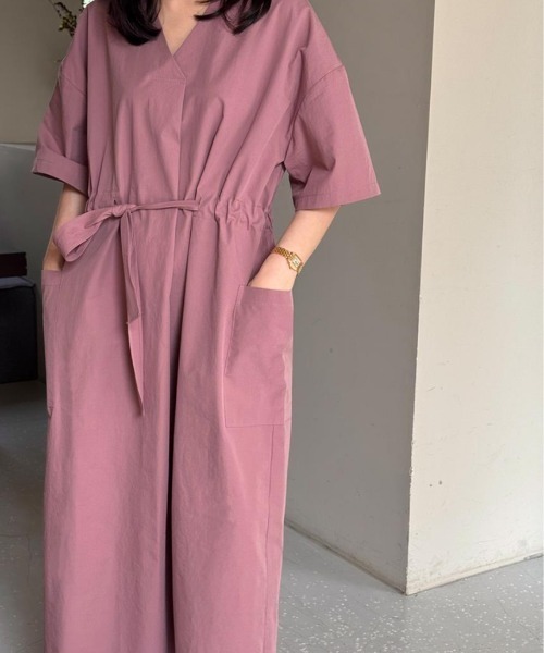 AMAJI(アマジ)の「【大人上品】Vネック ドロスト ロングワンピース / 半袖 / ウエストマーク / 痩せ見え / 美シルエット / 2026 SS / 春夏服(ワンピース・レディース・ネイビー/イエロー/ピンク・FREE)」の5枚目の写真