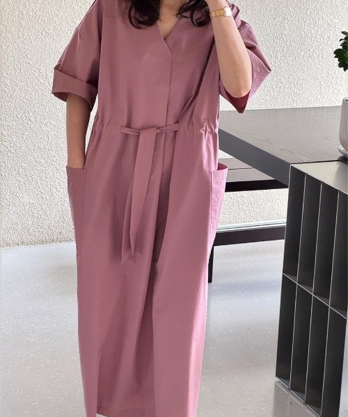 AMAJI(アマジ)の「【大人上品】Vネック ドロスト ロングワンピース / 半袖 / ウエストマーク / 痩せ見え / 美シルエット / 2026 SS / 春夏服(ワンピース・レディース・ネイビー/イエロー/ピンク・FREE)」の6枚目の写真