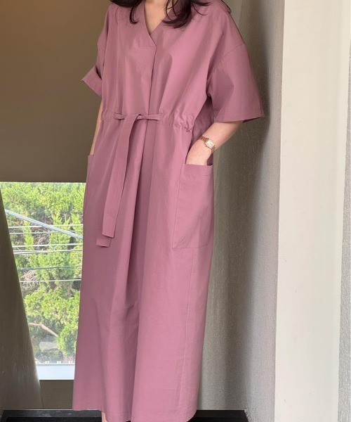 AMAJI(アマジ)の「【大人上品】Vネック ドロスト ロングワンピース / 半袖 / ウエストマーク / 痩せ見え / 美シルエット / 2026 SS / 春夏服(ワンピース・レディース・ネイビー/イエロー/ピンク・FREE)」の7枚目の写真