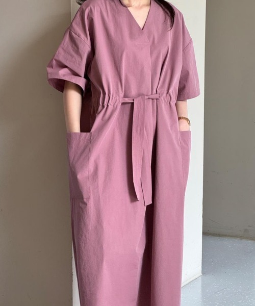 AMAJI(アマジ)の「【大人上品】Vネック ドロスト ロングワンピース / 半袖 / ウエストマーク / 痩せ見え / 美シルエット / 2026 SS / 春夏服(ワンピース・レディース・ネイビー/イエロー/ピンク・FREE)」の11枚目の写真