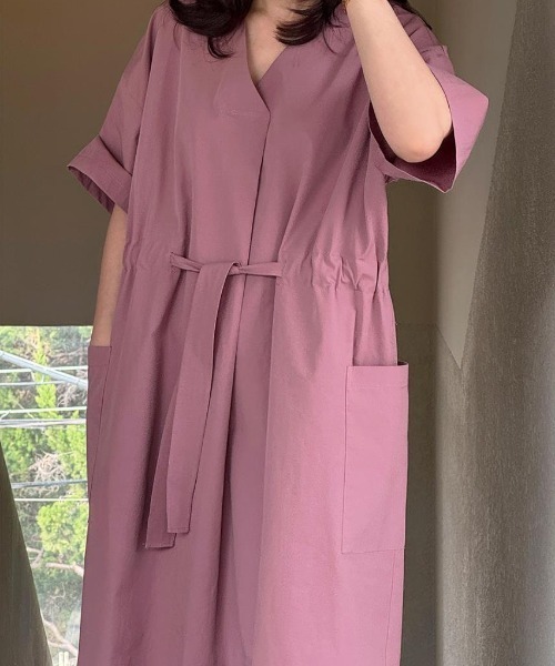 AMAJI(アマジ)の「【大人上品】Vネック ドロスト ロングワンピース / 半袖 / ウエストマーク / 痩せ見え / 美シルエット / 2026 SS / 春夏服(ワンピース・レディース・ネイビー/イエロー/ピンク・FREE)」の13枚目の写真