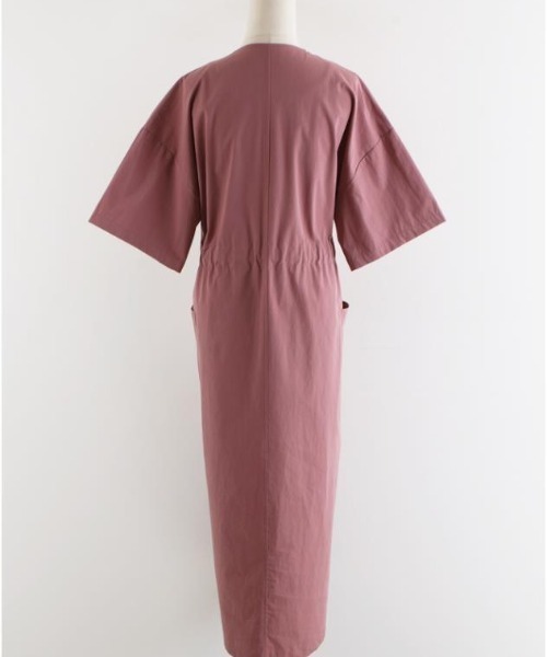 AMAJI(アマジ)の「【大人上品】Vネック ドロスト ロングワンピース / 半袖 / ウエストマーク / 痩せ見え / 美シルエット / 2026 SS / 春夏服(ワンピース・レディース・ネイビー/イエロー/ピンク・FREE)」の17枚目の写真