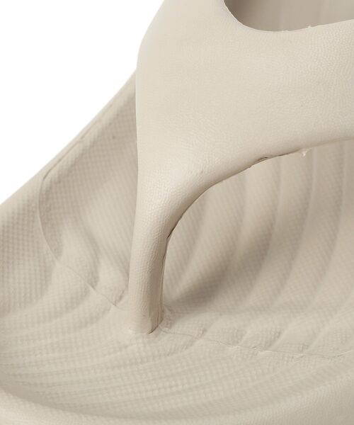 RUSSELL(ラッセル)の「【RUSSELL】スポーツトングサンダル(サンダル・レディース・ベージュ/ブラック・M/L)」の21枚目の写真