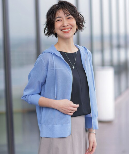 J.PRESS Ladies(J.プレス レディス)の「【WEB限定カラーあり】SHEER LIGHT KNIT パーカー(パーカー・レディース・ネイビー系/ホワイト系/スカイブルー系/ブラック系/ベージュ系・SMALL)」の4枚目の写真