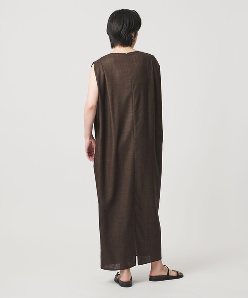 MARW UNITED ARROWS（マルゥ ユナイテッドアローズ）の「＜MARW UNITED ARROWS＞タック ドレープ ワンピース UVカット・接触冷感（ワンピース・レディース・ダークグレー/ネイビー/ダークブラウン・34/36/38）」の5枚目の写真