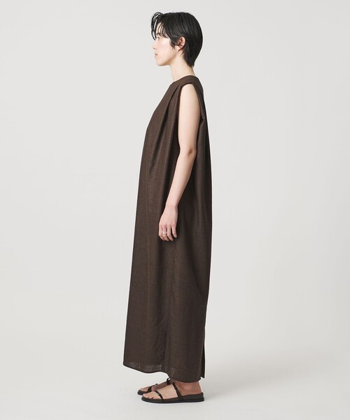 MARW UNITED ARROWS（マルゥ ユナイテッドアローズ）の「＜MARW UNITED ARROWS＞タック ドレープ ワンピース UVカット・接触冷感（ワンピース・レディース・ダークグレー/ネイビー/ダークブラウン・34/36/38）」の10枚目の写真