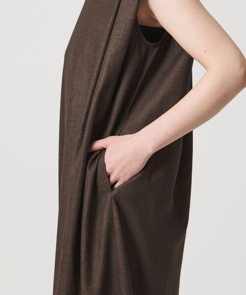 MARW UNITED ARROWS（マルゥ ユナイテッドアローズ）の「＜MARW UNITED ARROWS＞タック ドレープ ワンピース UVカット・接触冷感（ワンピース・レディース・ダークグレー/ネイビー/ダークブラウン・34/36/38）」の15枚目の写真