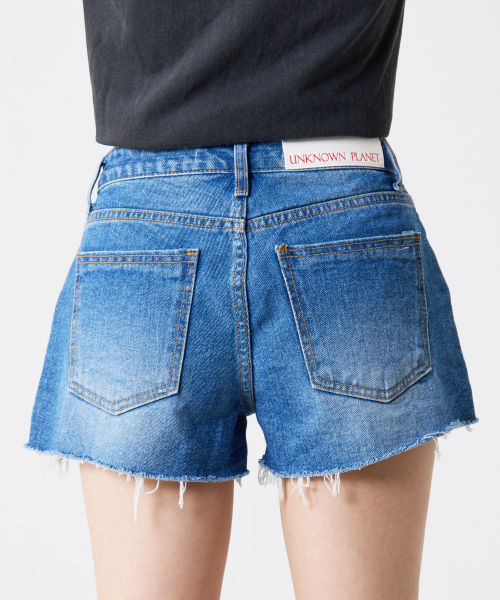 UNKNOWN PLANET(アンノウンプラネット)の「ヴィンテージダメージカットオフショーツブルー(その他パンツ・レディース・その他・SMALL/MEDIUM/LARGE)」の4枚目の写真