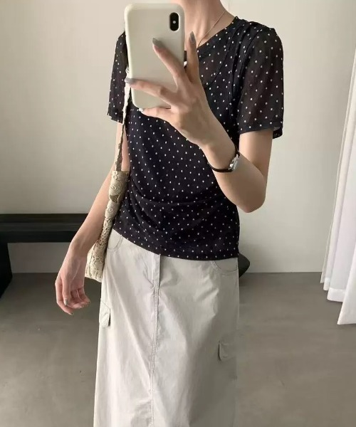 CHUN CHUN NOTES(チュンチュンノーツ)の「26SS/シアードットレイヤード風半袖トップス(Tシャツ/カットソー・レディース・ネイビー/ブラウン/グレー・F)」の11枚目の写真