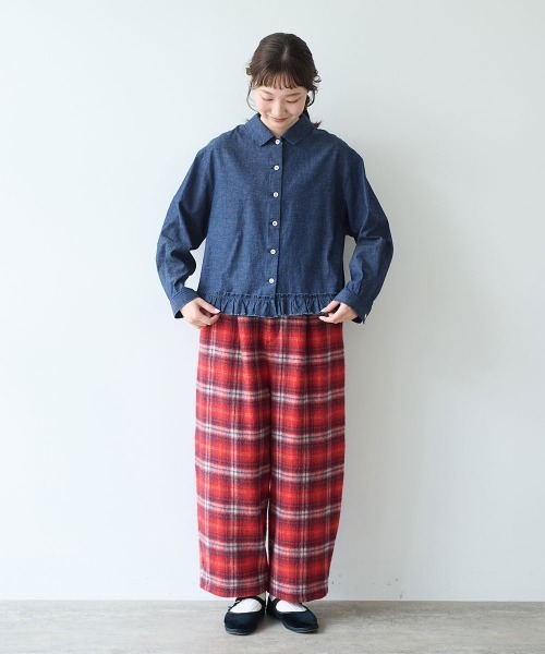 bulle de savon(ビュルデサボン)の「5oz INDIGO CHAMBRAY suso frill ブラウス(シャツ/ブラウス・レディース・グレー/ホワイト/ネイビー・FREE)」の16枚目の写真