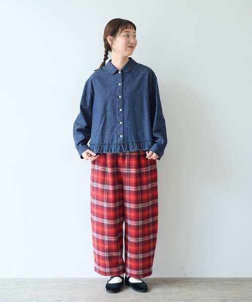 bulle de savon(ビュルデサボン)の「5oz INDIGO CHAMBRAY suso frill ブラウス(シャツ/ブラウス・レディース・グレー/ホワイト/ネイビー・FREE)」の17枚目の写真