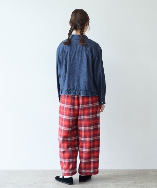 bulle de savon(ビュルデサボン)の「5oz INDIGO CHAMBRAY suso frill ブラウス(シャツ/ブラウス・レディース・グレー/ホワイト/ネイビー・FREE)」の20枚目の写真