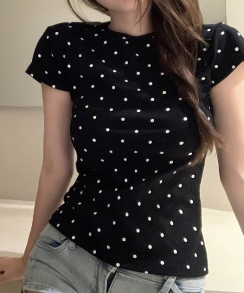 AMAJI(アマジ)の「ドット柄 ラウンドネック 半袖Tシャツ(Tシャツ/カットソー・レディース・ホワイト/ブラック/グレー・SMALL/MEDIUM/LARGE/X-LARGE)」の3枚目の写真