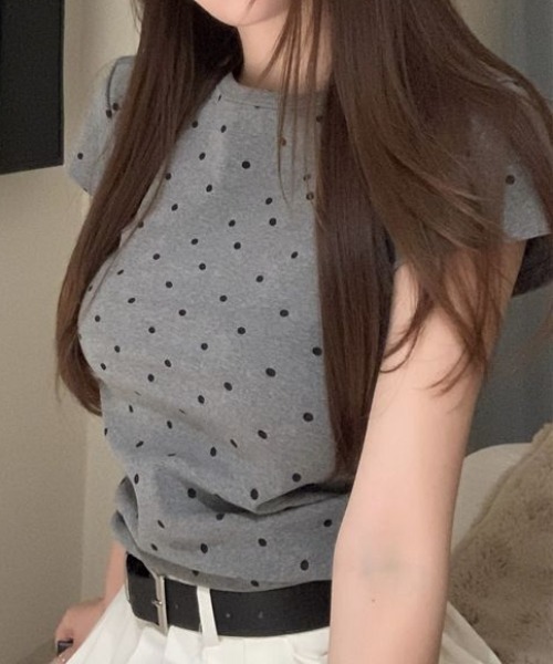 AMAJI(アマジ)の「ドット柄 ラウンドネック 半袖Tシャツ(Tシャツ/カットソー・レディース・ホワイト/ブラック/グレー・SMALL/MEDIUM/LARGE/X-LARGE)」の4枚目の写真
