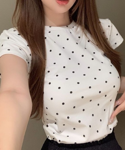AMAJI(アマジ)の「ドット柄 ラウンドネック 半袖Tシャツ(Tシャツ/カットソー・レディース・ホワイト/ブラック/グレー・SMALL/MEDIUM/LARGE/X-LARGE)」の5枚目の写真