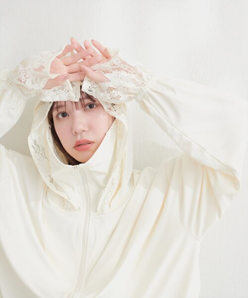 natural couture(ナチュラルクチュール)の「【sherbet line】UV速乾レースデザインパーカー(パーカー・レディース・オフホワイト/サックスブルー/ライトベージュ/チャコールグレー・FREE)」の9枚目の写真